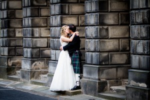 bride and groom kissing outside signet library edinburgh
