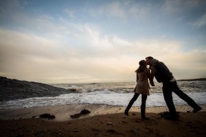 engagement photography st andrews kiss on beach